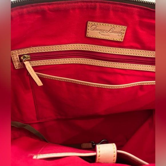 Dooney & Bourke large tote bag in brown snakeskin print patent leather. - Picture 7 of 11